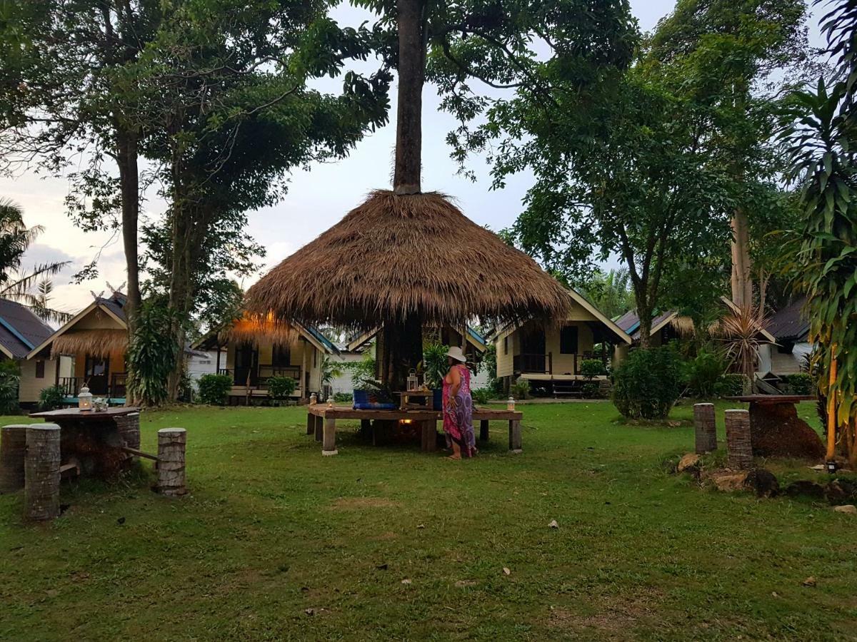 ฺbay Yard Hut Hotel Koh Chang Exterior photo